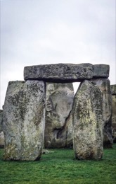 Stonehenge,-megalith,-prehistoric-monument,-Wiltshire,-Salisbury,-UNESCO,-world-heritage,-neolithic,-bronze-age,-stone-circle,-trilithons,-sarsen-stones,-bluestones,-solstice,-astronomy,-observatory,-temple,-rituals,-archaeology,-England,-druids,-ancient-civilization,-Tarek-Charara,-Kaleidos,-Kaleidos-images,-La-parole-à-limage,-heritage-photography,-visual-documentation,-archaeological-photography,-documentary-imagery,-cultural-photography